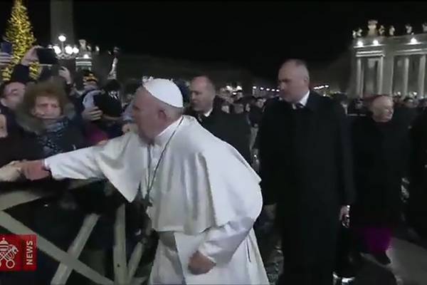 Pope apologises for slapping arm of pilgrim who grabbed him