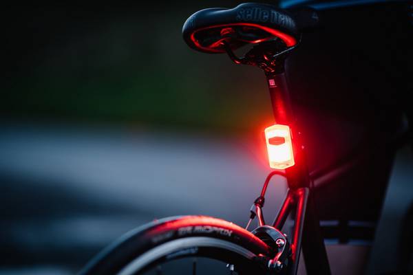 Smart bike light uses AI to adjust to road conditions