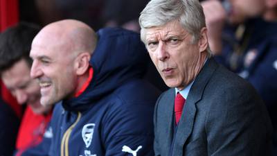 Arsène Wenger: Title noise may get too loud for Leicester