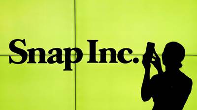 Snap shares plummet as advertising demand slumps