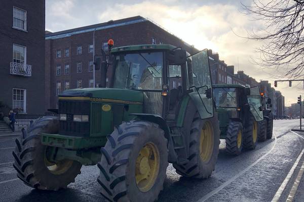 Beef farmers disrupt traffic in Dublin city centre in further protests