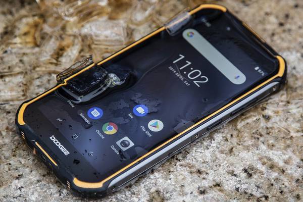 Doogee S40 review: What happened when we dropped it down a stairs