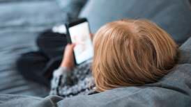 No blanket smartphone ban planned for schools