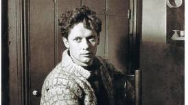 Replica Dylan Thomas shed to travel to Ireland for festival