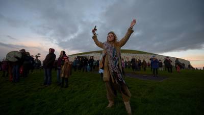 Newgrange revelations do not deter solstice-watchers
