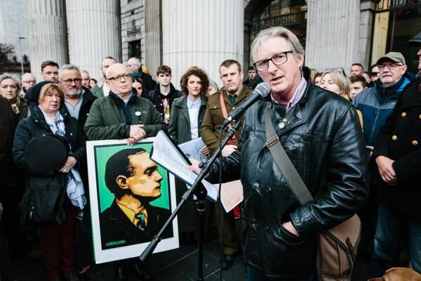 Hundreds gather outside GPO in bid to protect Moore Street 1916 Rising site