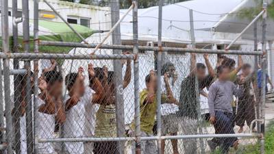 Australia  to close controversial Manus Island refugee camp
