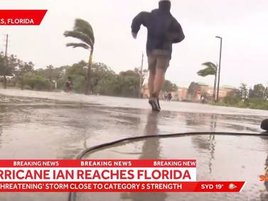 Camera operator drops camera live on TV to help families fleeing Hurricane Ian