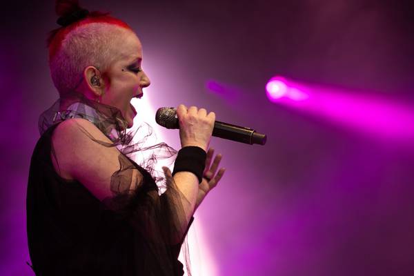 Garbage in Dublin: Manson emerges on stage, an absolute badass