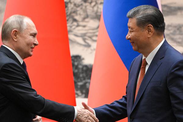 Xi calls for 'political settlement of Ukrainian crisis' as Putin visits Beijing