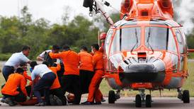 Bad weather hampers recovery of bodies from AirAsia flight
