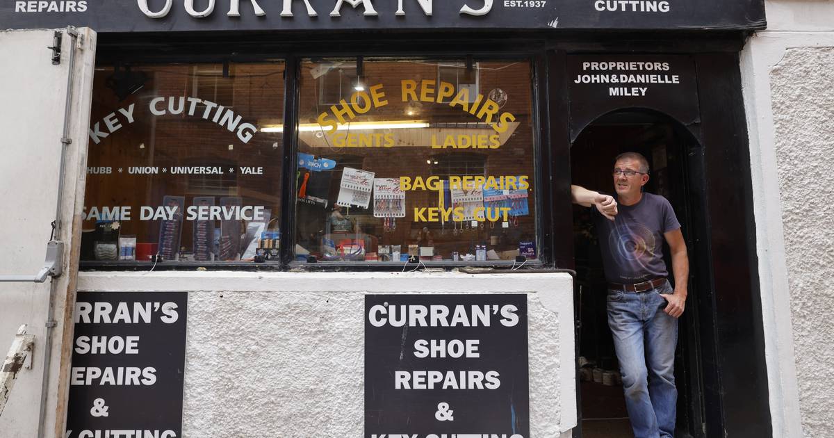 Обувной магазин в Дублине закрылся через 85 лет из-за падения посещаемости в столице – The Irish Times