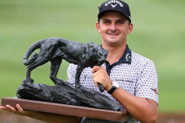 Bezuidenhout holds his nerve while frontrunners fall at Leopard Creek