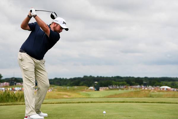 Ice cold putter sees Shane Lowry stall on moving day