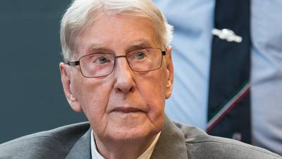 Ex-Auschwitz guard (95) dies before conviction is binding