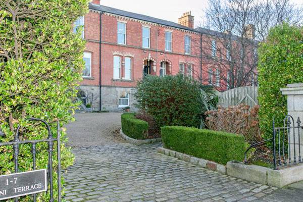 Grand Sandycove Victorian close to the sea for €1.675m