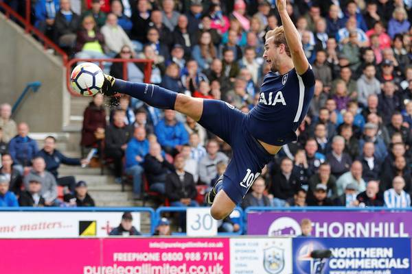 Kane continues goal rush against Huddersfield