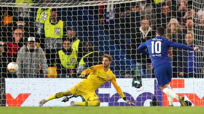 Chelsea edge it on penalties to set up all-London final