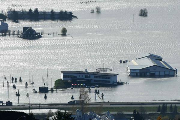 Thousands remain stranded in Canadian floods and mudslides