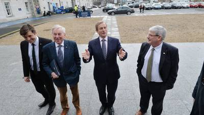 Enda Kenny says people should continue to pay water bills