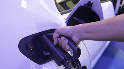 Battery bottleneck stalls electric car sales