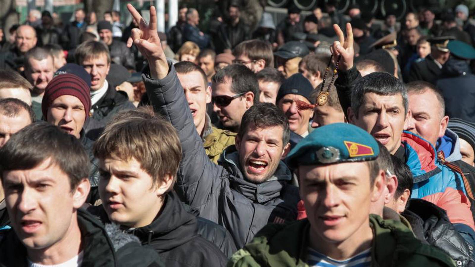 Нацменьшинства на Украине. Жестокие отряды нац меньшинств на Украине. Захват здания парламента в Крыму видео.