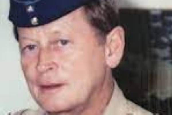 Erik Bennett obituary: Irish aviator and trusted adviser to Sultan of Oman