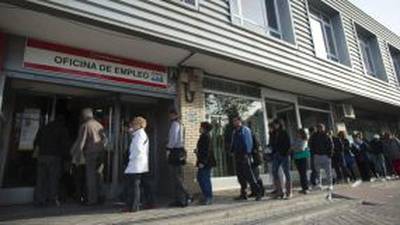 Number of Spanish jobless falls again in March
