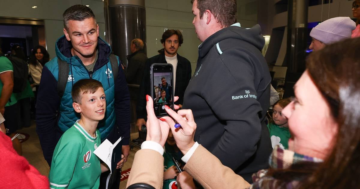 Сборная Ирландии по регби возвращается домой после чемпионата мира по регби, чтобы поприветствовать болельщиков в аэропорту Дублина – The Irish Times