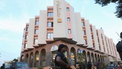 Malian and UN troops battle to free  170 hostages held in Bamako hotel