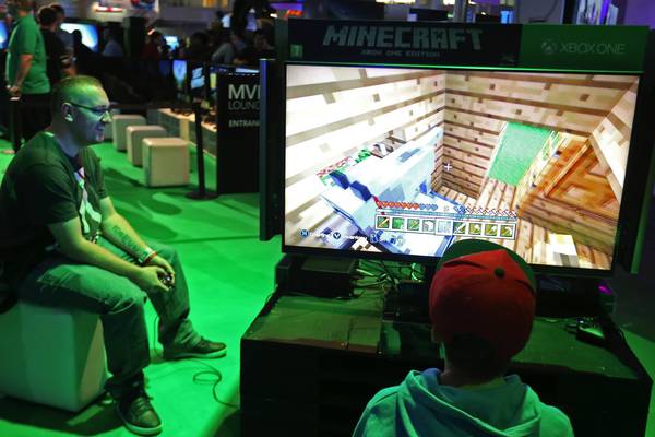 Microsoft to open up Minecraft marketplace and  add currency