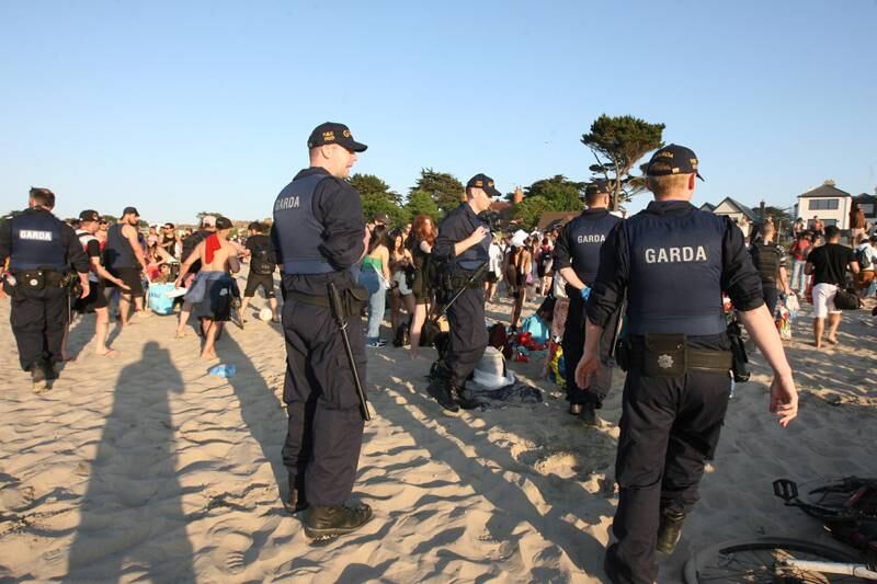 Dublin beach evacuated by gardaí after mass brawl of  teenagers