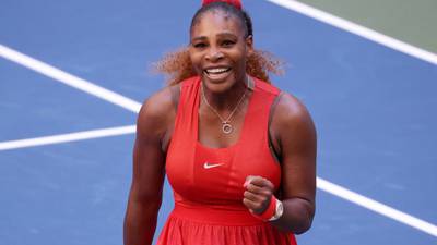 Serena Williams fights back to keep dream alive in New York