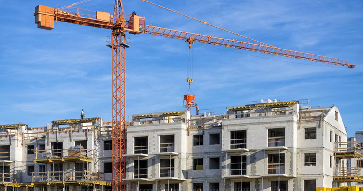 Les objectifs de logement sont gravement menacés dans un contexte d’effondrement de la construction résidentielle – The Irish Times