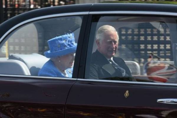 Queen reported to police for not wearing a seatbelt