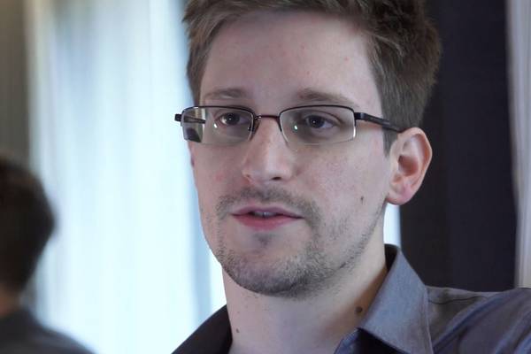 Edward Snowden reveals how your phone keeps tabs on you