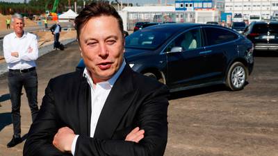 Elon Musk overtakes Jeff Bezos to claim title of world’s richest person