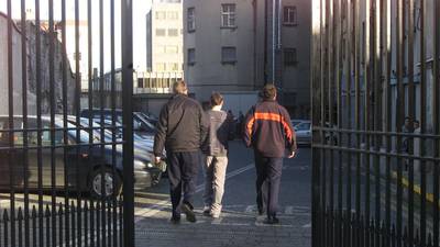 Rethink on prisoner visits by unrelated children    requested