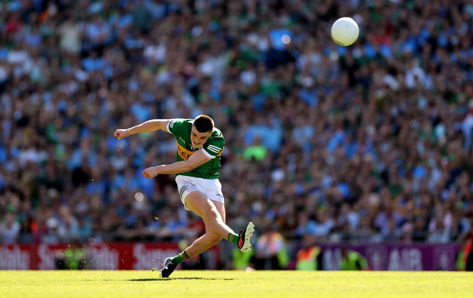 Seán O’Shea scores Kerry’s winning point during the All-Ireland SFC semi-final against Dublin at Croke Park. Photoghraph: James Crombie/Inpho