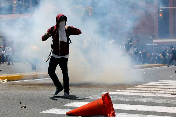 Venezuela security forces clash with anti-Maduro protesters