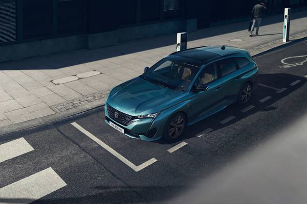 Peugeot adds to new 308 range with sharp-suited wagon