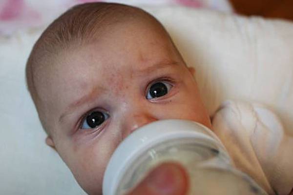 Q&A: Are microplastics from feeding bottles a health threat for babies?