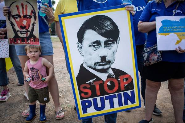 Alan Shatter: West must call Putin’s bluff and impose no-fly zone over Ukraine