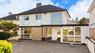 Family favourite in 1960s Foxrock development for €925,000