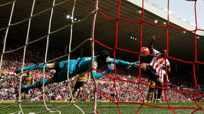 Arsenal goalkeeper Petr Cech denies Sunderland a vital win