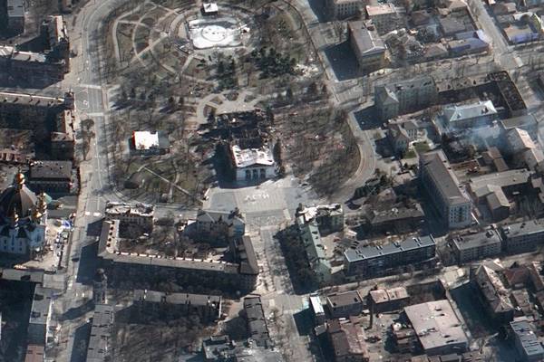 Mariupol theatre bombing killed 300, Ukrainian officials say