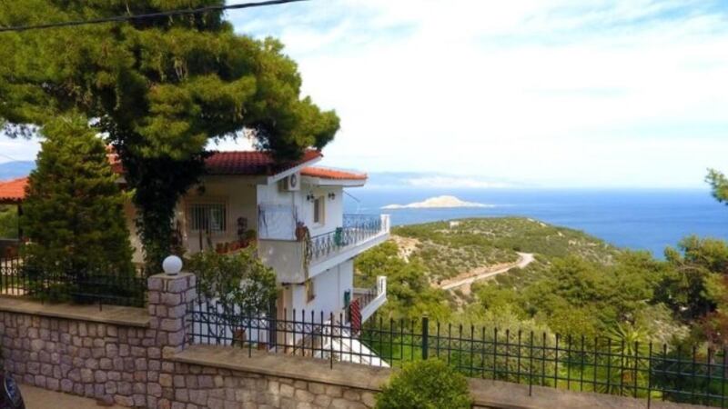 Peloponnese: three-bedroom house with balconies