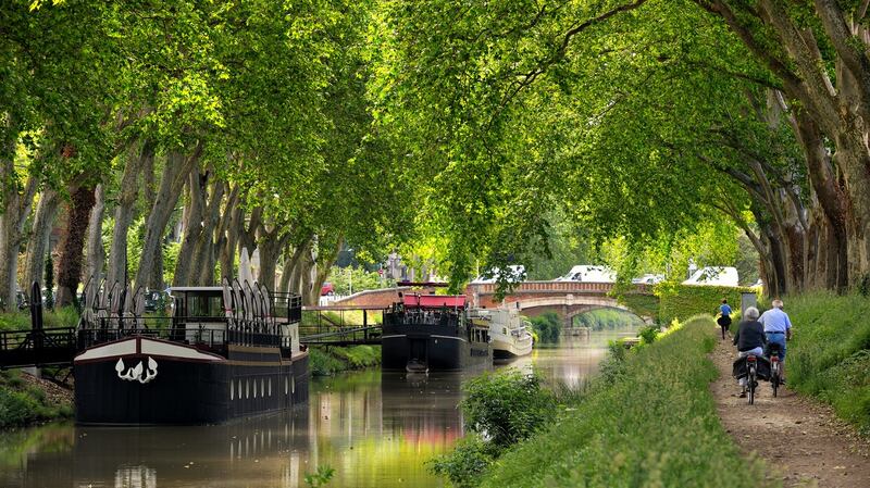 Cycle along the Canal du Midi in Toulouse, France