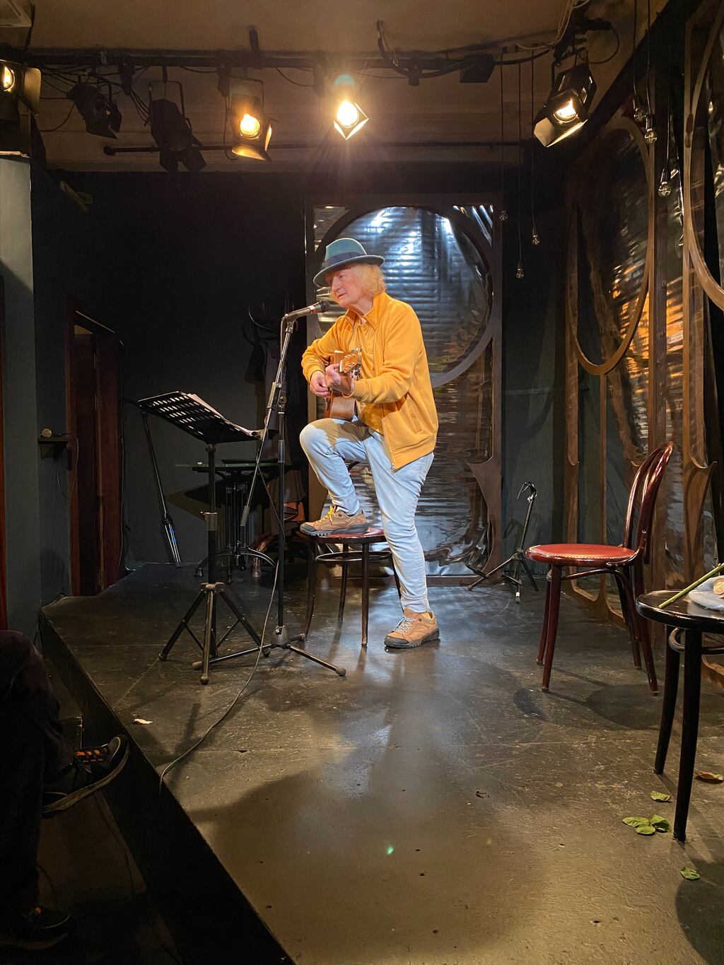 Noel O’Grady in Bewleys Café Theatre. With the vocal mastery that made him a five-time winner of the Oireachtas na Gaeilge singing competition, Noel held the audience spellbound.