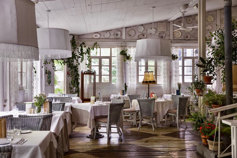 The Dacha diningroom